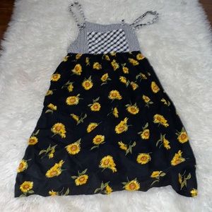 Cute sunflower dress with checkers and pocket size XS/S